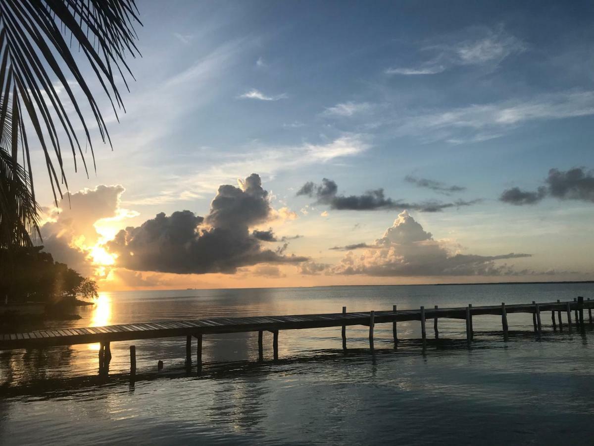 Tilt-Ta-Dock Resort Belize Corozal Exterior photo